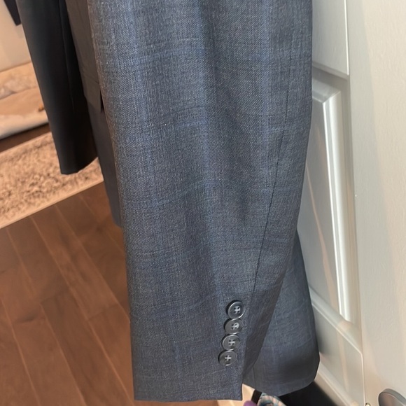 2 Piece Mens Suit Calvin Klein 38L 100% Wool 4 button Cuff. - Picture 4 of 16